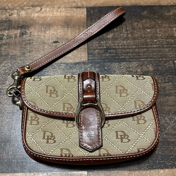 Dooney & Bourke Vintage Signature Wristlet - Picture 1 of 6